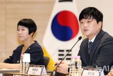 "법카로 어떻게 안마방 긁나" 박문성, 외국인 심판 '성접대 파문'에 분노 "축협, 얼마나 천박하고 후졌나" 분노