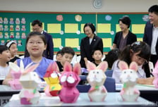 초등돌봄 찾은 한성숙 총리 "연속성 있는 교육, 힘 모아달라"