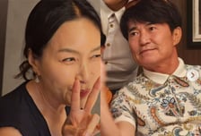 '아들 불륜 사과' 홍서범♥조갑경 근황…"하나 되기로" 지인과 '활짝'