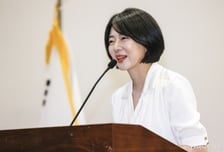 가짜 신분증에 뚫리는 '무인매장'…배현진, 성인인증 장치 국가 인증법 발의