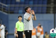 '10경기 만에 승리' 황선홍 대전 감독 "여전히 갈 길 멀다... 분위기 조금 나아져" [안양 현장]