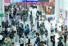 폭염 피해 공항 몰려든 노숙인…"나가라" 퇴거명령에 인권단체 반발