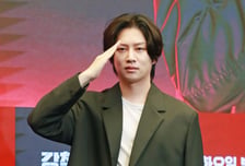 '거꾸로 태극기'에 "돌았네" 분노한 김희철...하루 만에 "내 잘못" 왜?