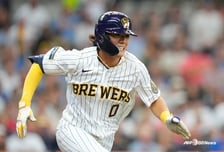 [속보] '시즌 첫 콜업' 배지환, MLB 첫 타석부터 번트 안타 폭발! 빠른 발 빛났다