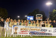 韓 U-13 리틀야구 대표팀, 미국 꺾고 3년 만에 월드시리즈 정상! 에이스 김서하 5⅔이닝 쾌투+투런포