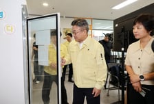 122년 만의 기록적 폭염…'재난' 선포한 정부, 현장으로 뛰었다