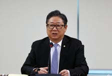 "폐버스를 청년 주거공간으로"…황희, 논란 사흘만에 "진심으로 사과"