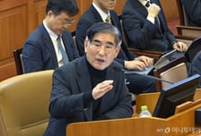 '노상원에 비화폰 전달' 김용현 전 장관 항소심…특검 "징역 5년 선고해달라"