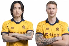 불붙은 차량 안에 사람이...소화기 들고 뛰어간 광주FC 선수들 [오따뉴]