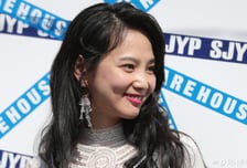 "얼굴만 타는 게 아니다"…윤승아가 여름철 두피 챙기는 이유 [셀럽웰빙]