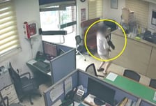 고열에 거품 물고 의식 잃은 아이…달리는 순찰차서 CPR 한 경찰