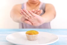 "일단 굶자" 휴가철 반짝 다이어트...살 빼려다 몸속에 '돌' 키웠다