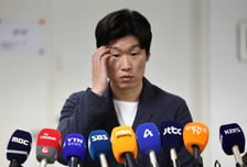 "충격적인 상황"…축구협회 성 접대 논란에 박지성 입 열었다