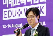 [사진]'에듀플러스위크' 축사하는 김현철 리더