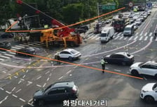 "브레이크 고장 났다"던 덤프트럭 운전자, 알고 보니 '졸음운전'
