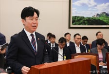 김영훈 "반도체 52시간 예외, 생산성·기본권 조화돼야"…與野 반응은 냉온탕