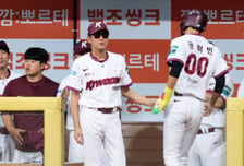키움 사령탑 미소 "서건창 4안타로 팀 공격 이끌어→끝까지 포기 않은 집념 덕분에 역전"