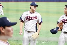 '日 유학' 김서현-'어깨 통증' 정우주, 동반 무실점... "1~2경기 더 지켜볼 것" 달감독도 지켜봤다