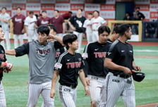 [포토]'3-4역전패 LG트윈스' 누구보다 아쉬웠을 문정빈