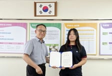 부산서 경찰관 목숨 구한 여고생 "보건동아리 활동, 응급처치 익숙"