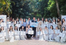 베트남에 첫 해외공장 짓는 하이트진로, 현지 대학생들에게 장학금 전달