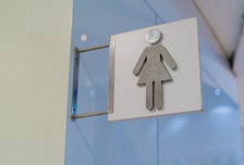 텀블러에 카메라 달아 여자 탈의실에...20대 소방관 '몰카' 적발