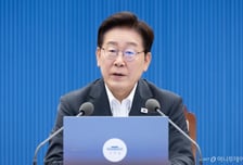 李대통령 "부동산 거품 더는 방치 안돼...전방위적 주택공급 총력전"