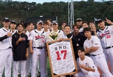 계약서 사인→장비까지 주문했는데 LG행 무산! 오카다 질문에 말 아낀 염경엽 "가장 안쓰러운 건 선수"