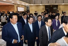 12명 의원들, 2시간 발언…민주당, 부동산 의총 "보완 필요" 목소리도