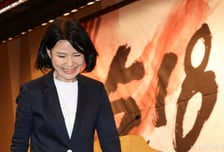 "5·18은 소요"…이진숙 포럼 물병 투척·욕설 아수라장