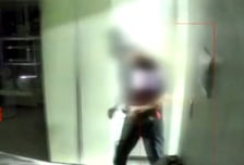 밤 11시 자다 나왔더니 배달원이 집 안에…"치킨 안 시키셨냐"