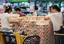 "이마트, 신세계건설 등 계열사 불확실성↑…투자 '중립'·목표가↓"