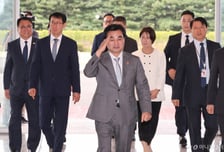 4년만 복귀 국방부 청사 출근…안규백 "유엔사 경비여단 창설 없어"