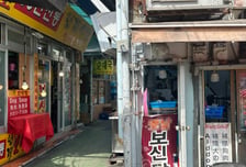 "염소탕 팔아보고, 안 되면 접어야죠"...마지막 복날, 보신탕 골목 풍경은