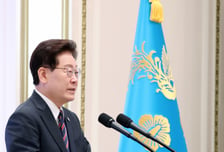 李 대통령 직무수행 '부정평가' 46%로 '긍정평가' 44% 앞질렀다