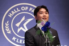 '홍명보가 그랬듯' 이동국도 A대표팀 코치 직행? 감독 선임 과정부터 '또' 논란