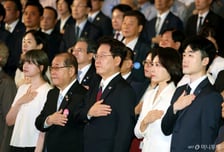 李 대통령 "흡수통일 추구 안해…마주앉아 논의 시작하자"