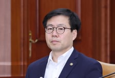 여한구 통상교섭본부장 전격 경질…산업부 "통상 현안에 흔들림 없이 대응"