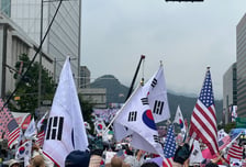 광화문엔 태극기, 송현공원엔 노조 깃발…광복절 도심 곳곳 집회