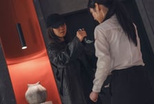 '유부녀 킬러' 공효진, 조윤수와 육탄전...얼굴 노출 위기