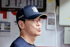 '삼성 결과 확인하나요?' 묻자 이강철 솔직 답변 "경기 중간중간 계속 살피죠"