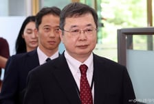 정부, 日 야스쿠니 참배에 외교·국방 관계자 초치…"과거사 반성 촉구"