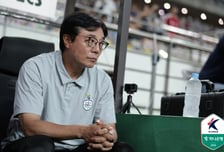'역전패 책임 떠안은' 황선홍 감독 "모두 제 판단 미스, 선수들에게 미안하다"... '전술 패착' 인정 [상암 현장]