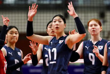 '리틀 김연경 또 날았다' 손서연 19점 폭격! U-17 여자배구, 태국 완파... 이탈리아와 '5위 결정전'