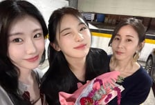 채령, 팬미팅서 오열하더니...母 "암환자 됐다" 안타까운 근황