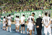 [포토]'정정용 나가'  서포퍼트 앞에선 정정용 감독과 전북선수들