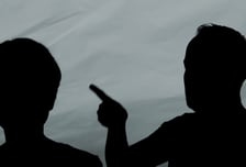 여고생 추행한 60대 "아내 짓", 아내도 "내가 만졌다"...짜맞췄다 '들통'