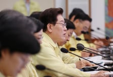 李 대통령 "특정 사건 피해자 조롱, 실질적 제재 있어야"