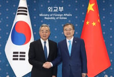 왕이 中 외교부장 "한반도 평화 안정에 건설적 역할 할 것"