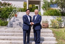 盧 참배·文 예방… 김민석 "계파는 없다" 통합 드라이브